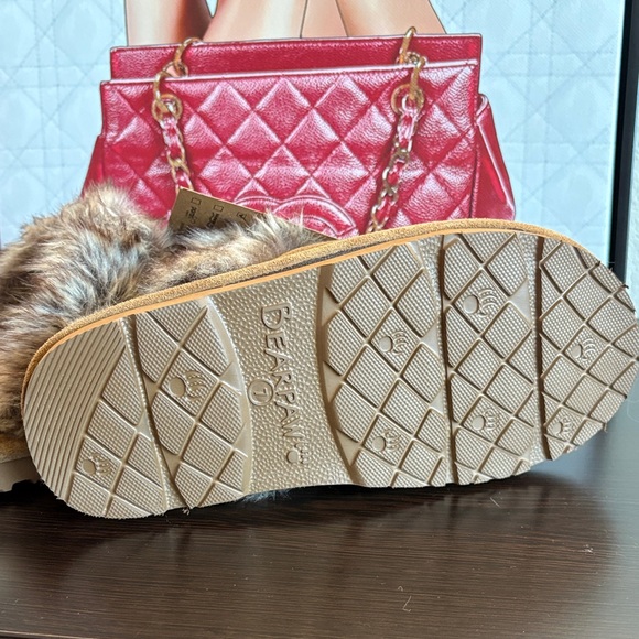 BearPaw Brown Slippers with Faux Fur Trim - Picture 4 of 6